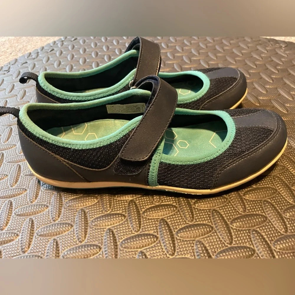 Vionic Navy Blue Orthaheel Technology Ailie Hoop and Loop Mary Jane Sneakers 7.5